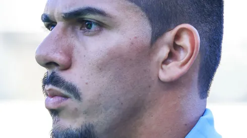 João Paulo goleiro do Santos durante partida contra o Athletico-PR no estádio Vila Belmiro pelo campeonato Brasileiro A 2023. Foto: Marcello Zambrana/AGIF