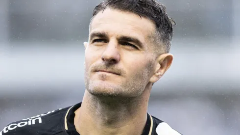 Vegetti jogador do Vasco durante partida contra o Santos no estádio Vila Belmiro pelo campeonato Brasileiro A 2023. Foto: Abner Dourado/AGIF