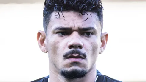 Tiquinho Soares jogador do Botafogo durante partida contra o Santos no estádio Vila Belmiro pelo campeonato Brasileiro A 2023. Foto: Abner Dourado/AGIF