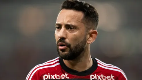 Foto: Jorge Rodrigues/AGIF - Everton Ribeiro em partida pelo Flamengo na Libertadores