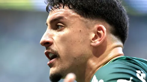 Piquerez jogador do Palmeiras reclama com a arbitragem durante partida contra o Fortaleza no estádio Arena Allianz Parque pelo campeonato Brasileiro A 2023. Foto: Marcello Zambrana/AGIF