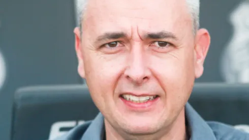 Tiago Nunes tecnico do Athletico-PR durante partida contra o Santos no estadio Vila Belmiro pelo campeonato Brasileiro A 2019. Foto: Fernanda Luz/AGIF