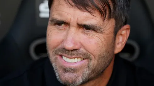 Eduardo Coudet no banco de reservas. Foto Photo Aitor Alcalde/Getty Images