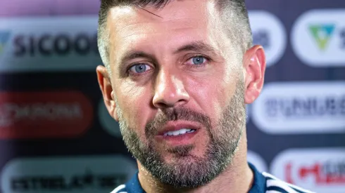 Paulo Pezzolano técnico do Cruzeiro durante partida contra o Pouso Alegre no estádio Independência pelo campeonato Mineiro 2023. Foto: Alessandra Torres/AGIF