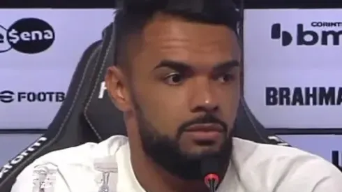 Raniele em entrevista na apresentação oficial - Foto: TV Corinthians