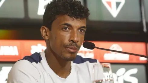 Luiz Gustavo foi apresentado oficialmente nesta segunda (22). Foto: Miguel Schincariol