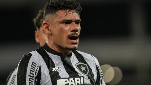 Tiquinho Soares, atacante do Botafogo. Foto: Thiago Ribeiro/AGIF