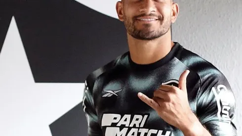 Botafogo contrata o zagueiro Pablo - Pablo, novo reforço do Botafogo - Foto: Twitter/Botafogo