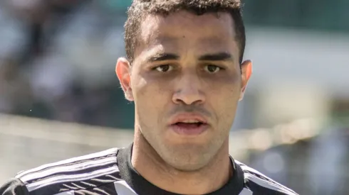 Alan Kardec jogador do Atlético-MG comemora seu gol durante partida contra o Coritiba no estádio Couto Pereira pelo campeonato Brasileiro A 2022. Foto: Robson Mafra/AGIF