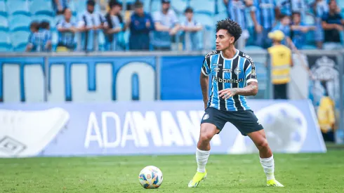 Surge informação importante sobre Du Queiroz no Grêmio. Foto: Maxi Franzoi/AGIF