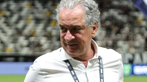 Sergio Coelho durante confronto contra o Botafogo no Campeonato Brasileiro de 2023.