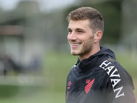 Gigantes europeus moniroram Bento após titularidade na seleção brasileira