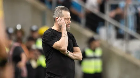 Argel Fuchs durante partida contra o Grêmio no Campeonato Gaúcho de 2024.