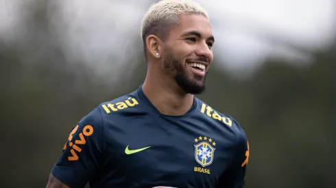 Treino da Seleção Brasileira na Granja Comary. Douglas Luiz. Atleta brilha na Europa e assunto chegou ao Vasco. Lucas Figueiredo/CBF