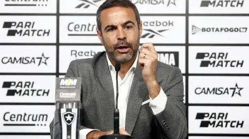 Artur Jorge durante sua coletiva de apresentação no Botafogo neste sábado (6).