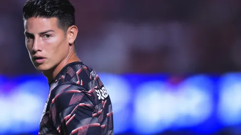 James foi reintegrado ao elenco recentemente devido a questões físicas.