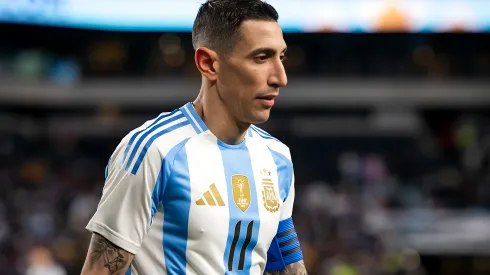Ángel Di Maria #11 of Argentina goes to take the corner kick in the second half of the International Friendly match against El Salvador at Lincoln Financial Field on March 22, 2024 in Philadelphia, Pennsylvania. Argentino pode ser contratado. (Photo by Ira L. Black/Getty Images)