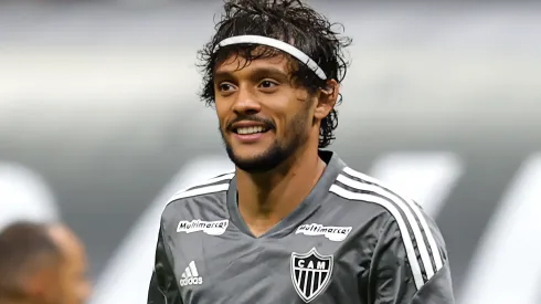 Gustavo Scarpa jogador do Atlético-MG durante aquecimento antes da partida contra o Cruzeiro no estádio Arena MRV pelo campeonato Mineiro 2024. Meia foi elogiado no Galo. Foto: Gilson Lobo/AGIF