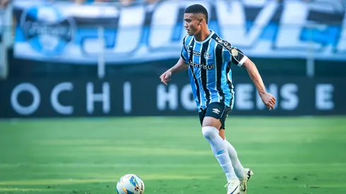 Gustavo Nunes jogador do Grêmio durante partida contra o Guarany de Bagé no estádio Arena do Grêmio pelo campeonato Gaúcho 2024. Imortal tomou decisão sobre o Atacante. Foto: Maxi Franzoi/AGIF
