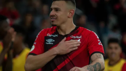 Hugo Moura durante confronto contra o Bragantino no Campeonato Brasileiro de 2023.