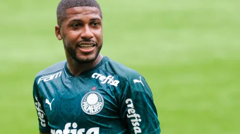 Emerson Santos durante confronto contra o Botafogo no Campeonato Brasileiro de 2020.