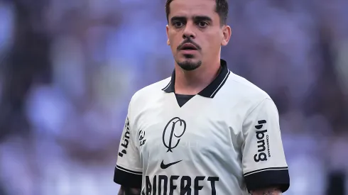 Fagner jogador do Corinthians durante partida contra o Santo André no estádio Arena Corinthians pelo campeonato Paulista 2024. Lateral sofreu ação da torcida. Foto: Ettore Chiereguini/AGIF
