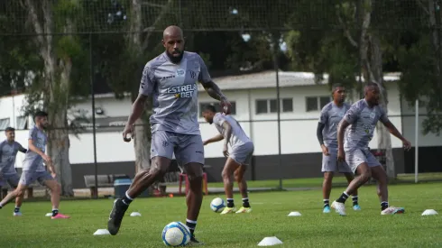 Foto: Alberto Nucci / PontePress - Sérgio Raphael durante treinamento da Ponte Preta.