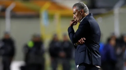 LA PAZ, BOLIVIA - APRIL 24: Head Coach of Flamengo Tite looks on during the Copa CONMEBOL Libertadores group E match between Bolivar and Flamengo at Hernando Siles Stadium on April 24, 2024 in La Paz, Bolivia. (Photo by Gaston Brito Miserocchi/Getty Images)