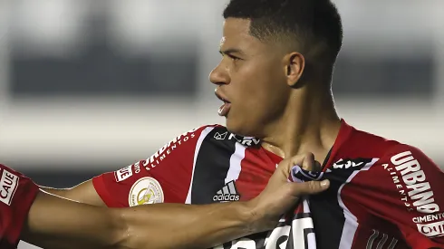 12/09/2020 - Santos 2 x 2 São Paulo - Vila Belmiro. Gabriel Sara está brilhando na Europa.<br />
Foto: Rubens Chiri