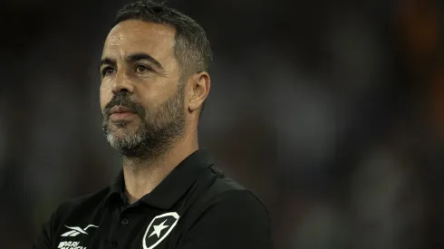 RJ - RIO DE JANEIRO - 24/04/2024 - COPA LIBERTADORES 2024, BOTAFOGO X UNIVERSITARIO - Artur Jorge tecnico do Botafogo durante partida contra o Universitario no estadio Engenhao pelo campeonato Copa Libertadores 2024. Foto: Jorge Rodrigues/AGIF