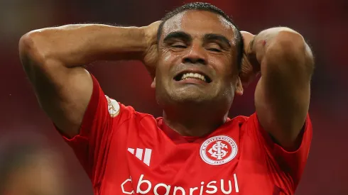 BA – PORTO ALEGRE – 01/11/2023 – BRASILEIRO A 2023, INTERNACIONAL X AMERICA-MG – Gabriel Mercado jogador do Internacional lamenta durante partida contra o America-MG no estadio Beira-Rio pelo campeonato Brasileiro A 2023. Foto: Giancarlo Santorum/AGIF