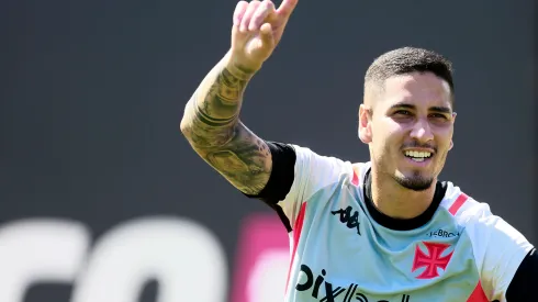 Praxedes no treino do Vasco da Gama no CT Moacyr Barbosa em 19 de agosto de 2023. Jogador recebeu pressão na web do Vasco. Foto: Daniel RAMALHO/VASCO