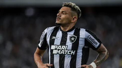 Tiquinho Soares em campo pelo Botafogo