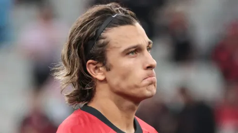 Canobbio jogador do Athletico-PR durante execucao do hino nacional antes da partida contra o Operario no estadio Arena da Baixada pelo campeonato Paranaense 2024. Foto: Robson Mafra/AGIF