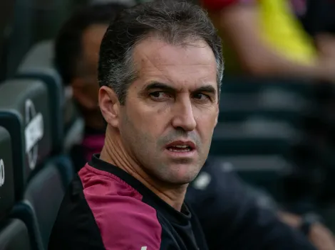 Léo Condé tem retorno de jogador importante de zagueiro contra o Vasco