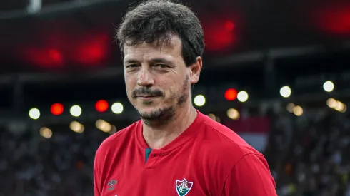 Fernando Diniz durante confronto contra o Bragantino no Campeonato Brasileiro de 2024.