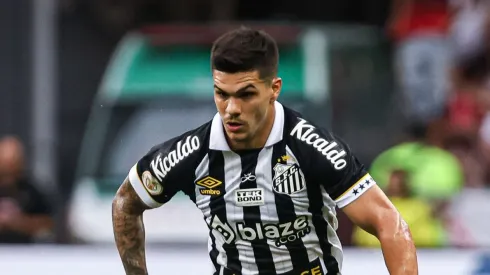 Rodrigo Fernández não joga mais pelo Santos.