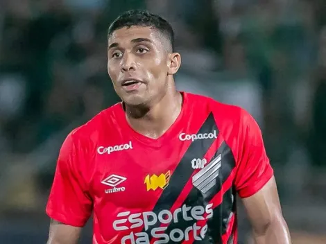 Cuca é criticado por substituir zagueiro por Julimar, que é atacante