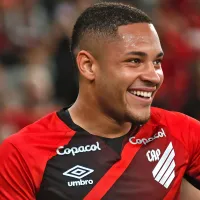 Ex-Cruzeiro, Vitor Roque \'reaparece\' e volta a jogar pelo Barcelona