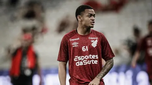 Leo Derik foi lembrado pelo técnico Ramon Menezes - Foto: Divulgação/Instagram