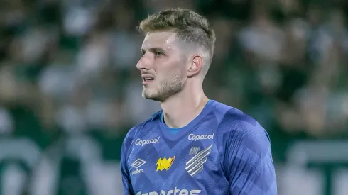 Bento, goleiro do Athletico-PR.