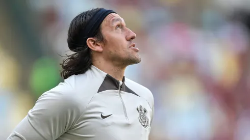 Cássio durante aquecimento antes do confronto contra o Flamengo no Campeonato Brasileiro de 2024.