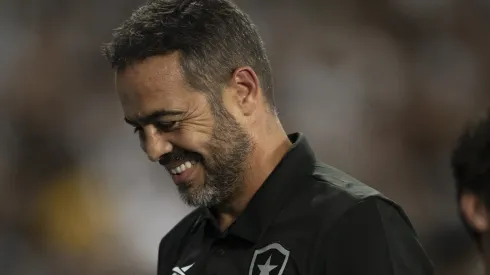 Artur Jorge tecnico do Botafogo durante partida contra o LDU no estadio Engenhao pelo campeonato Copa Libertadores 2024. Jorge Rodrigues/AGIF