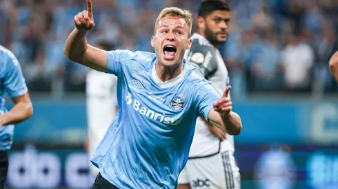 Ronald 'cria' da base do Grêmio