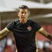 Carpini estreia no Vitória tendo que apartar briga séria no jogo contra o Botafogo