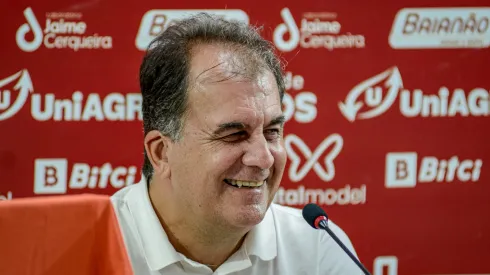 Foto: Victor Ferreira/EC Vitória – Presidente do Vitória durante entrevista coletiva.