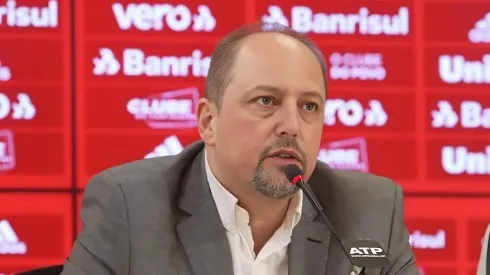 Alessandro Barcellos não segurou as lágrimas - Foto: Reprodução/Twitter