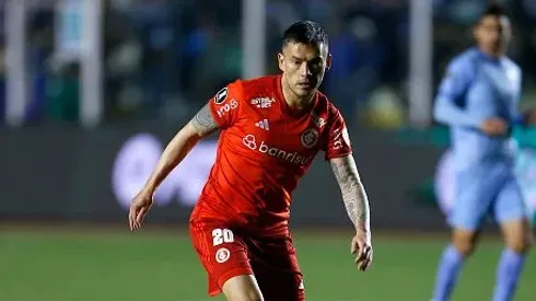 Aranguiz atuando no Internacional