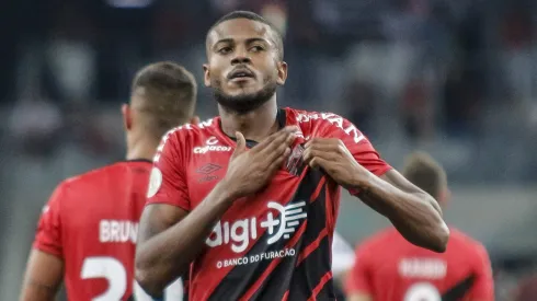 Marcelo Cirino atuando no Athletico-PR em 2019