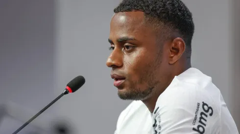 Diego Palacios durante entrevista coletiva de apresentação no Corinthians. Jogador teve situação atualizada.